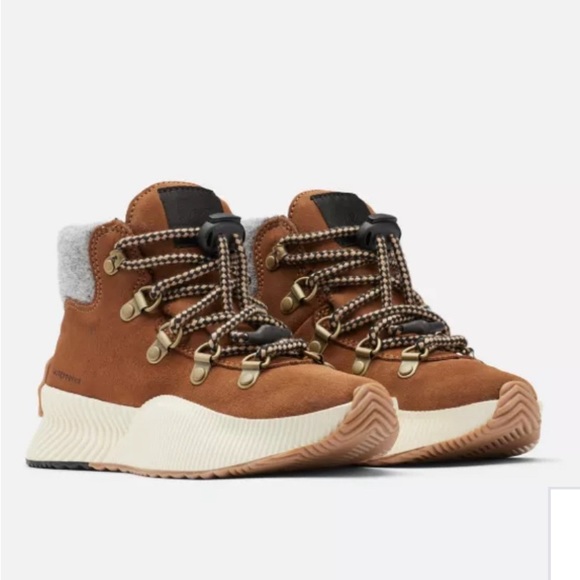 NWOT SOREL Kids Out N About Conquest waterproof boots